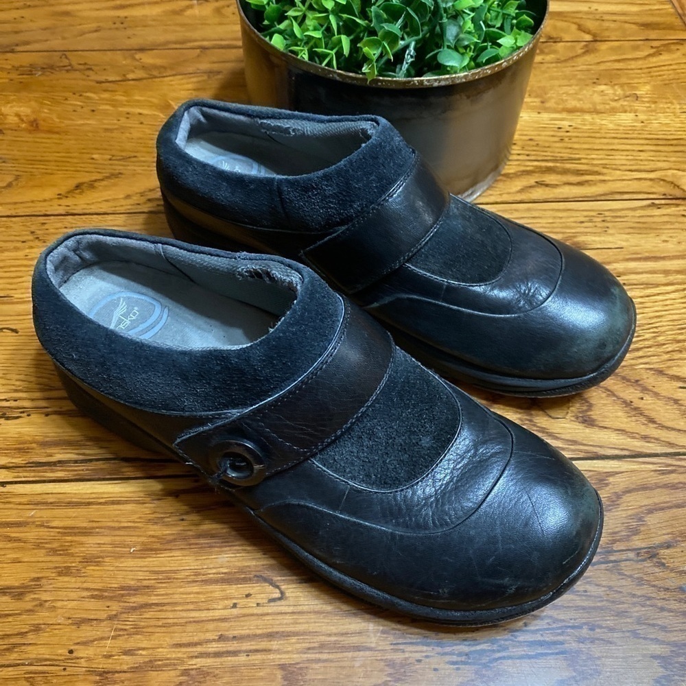 Dansko Kaya Black Milled Leather Clogs 10.5.